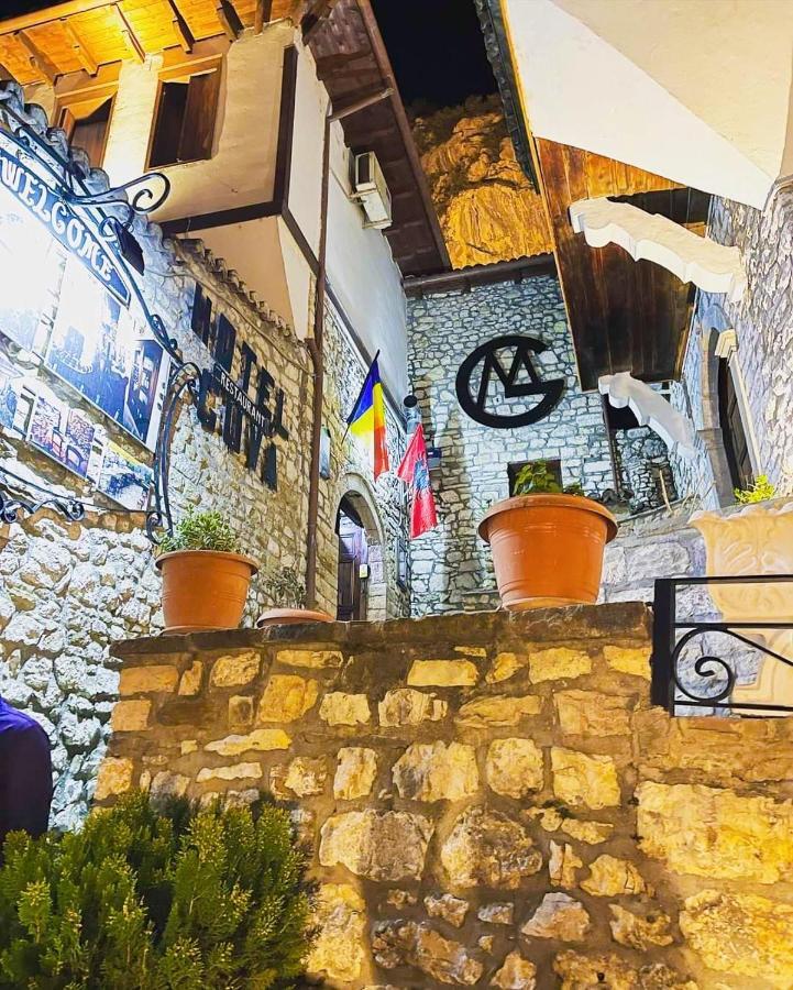 Guva Mangalem Hotel Restaurant Berat Extérieur photo
