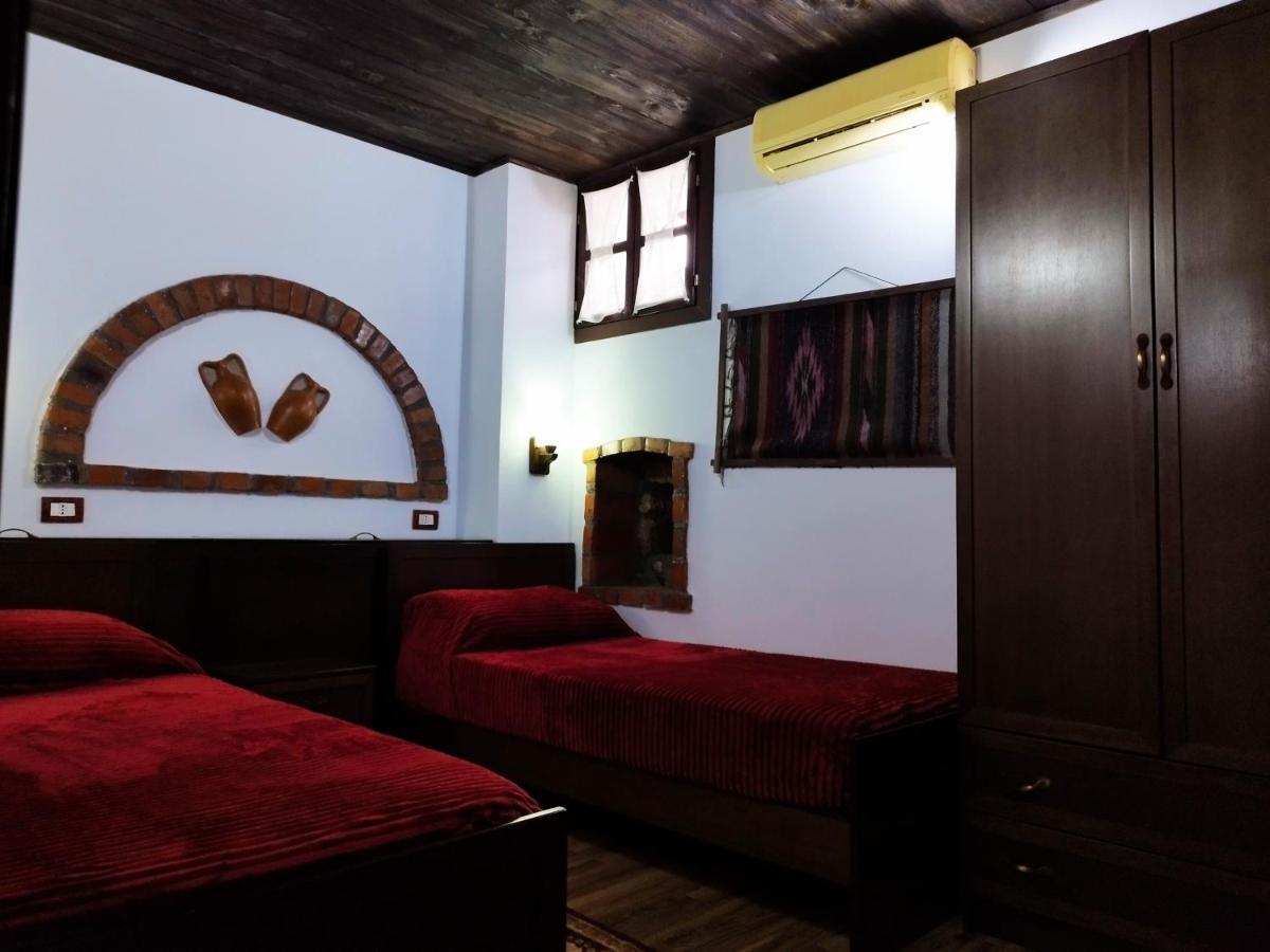 Guva Mangalem Hotel Restaurant Berat Extérieur photo